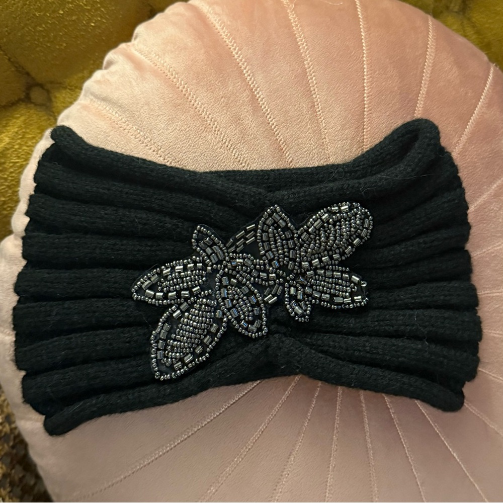 2/$30 ✨ Black and Silver Art Deco Embellishment Headband Beanie 🌿